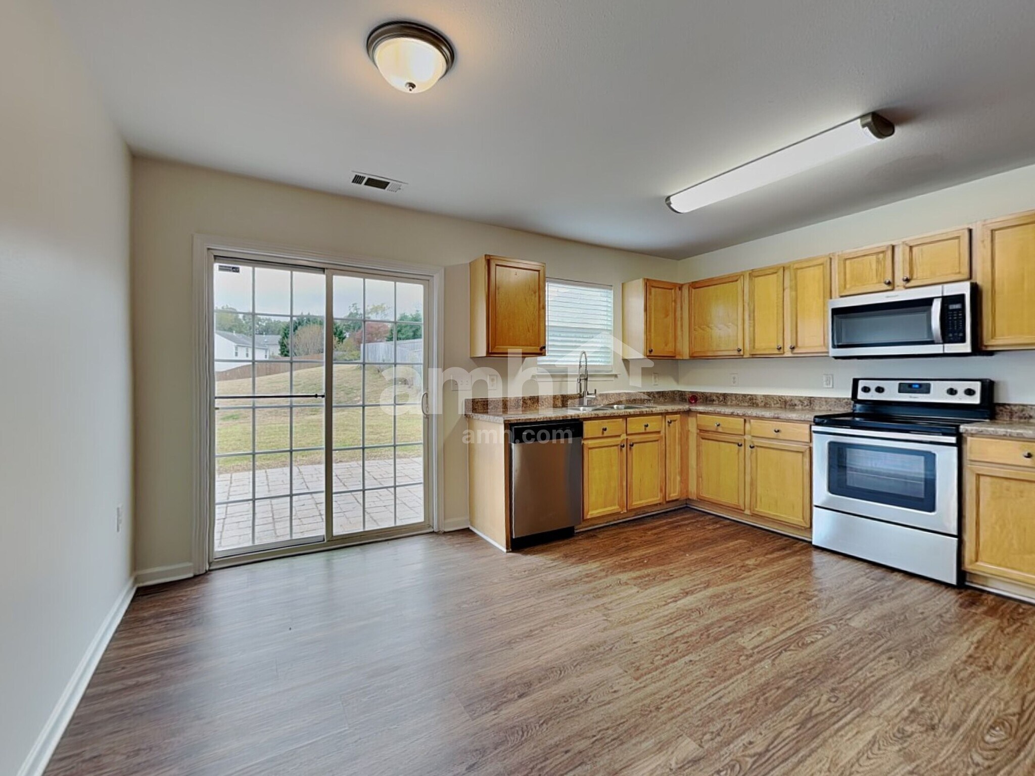 Building Photo - 1524 Eastway Dr