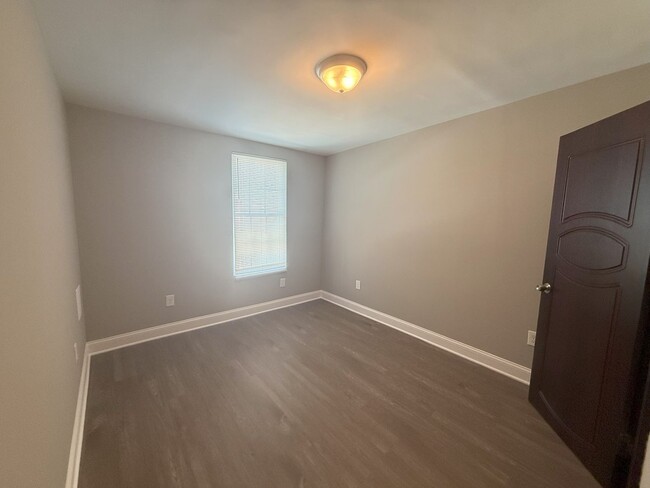 Building Photo - Fully Renovated 2BR Home w/ Fenced Yard & ...