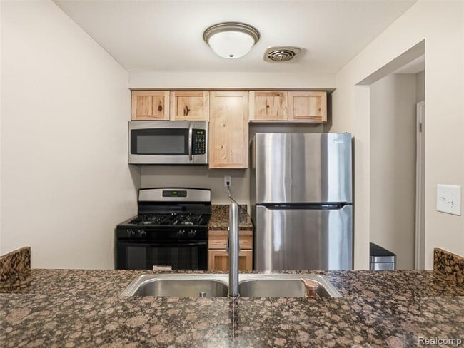 Building Photo - 35213 Taffy Dr