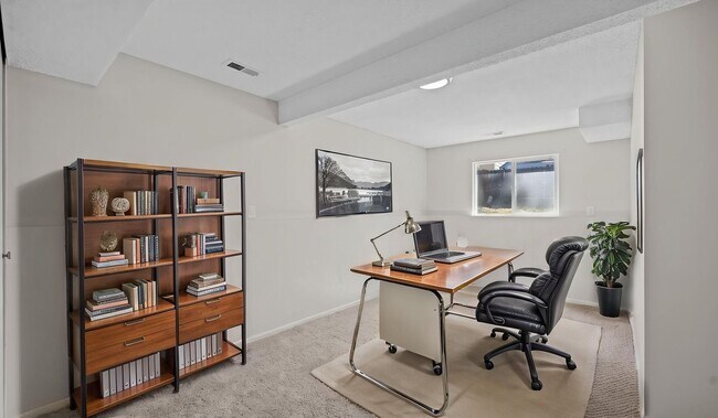 Building Photo - 580 Upton Dr