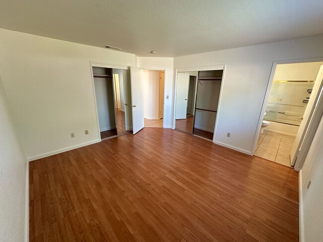 Building Photo - 405 Goldrun Dr