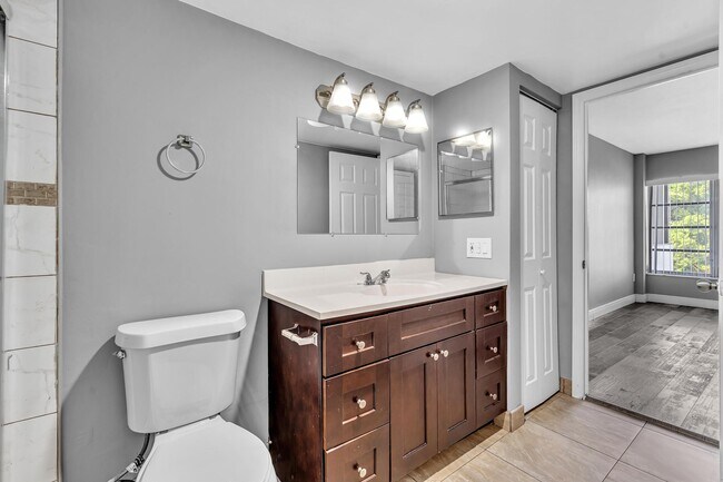 Building Photo - 4158 Inverrary Dr