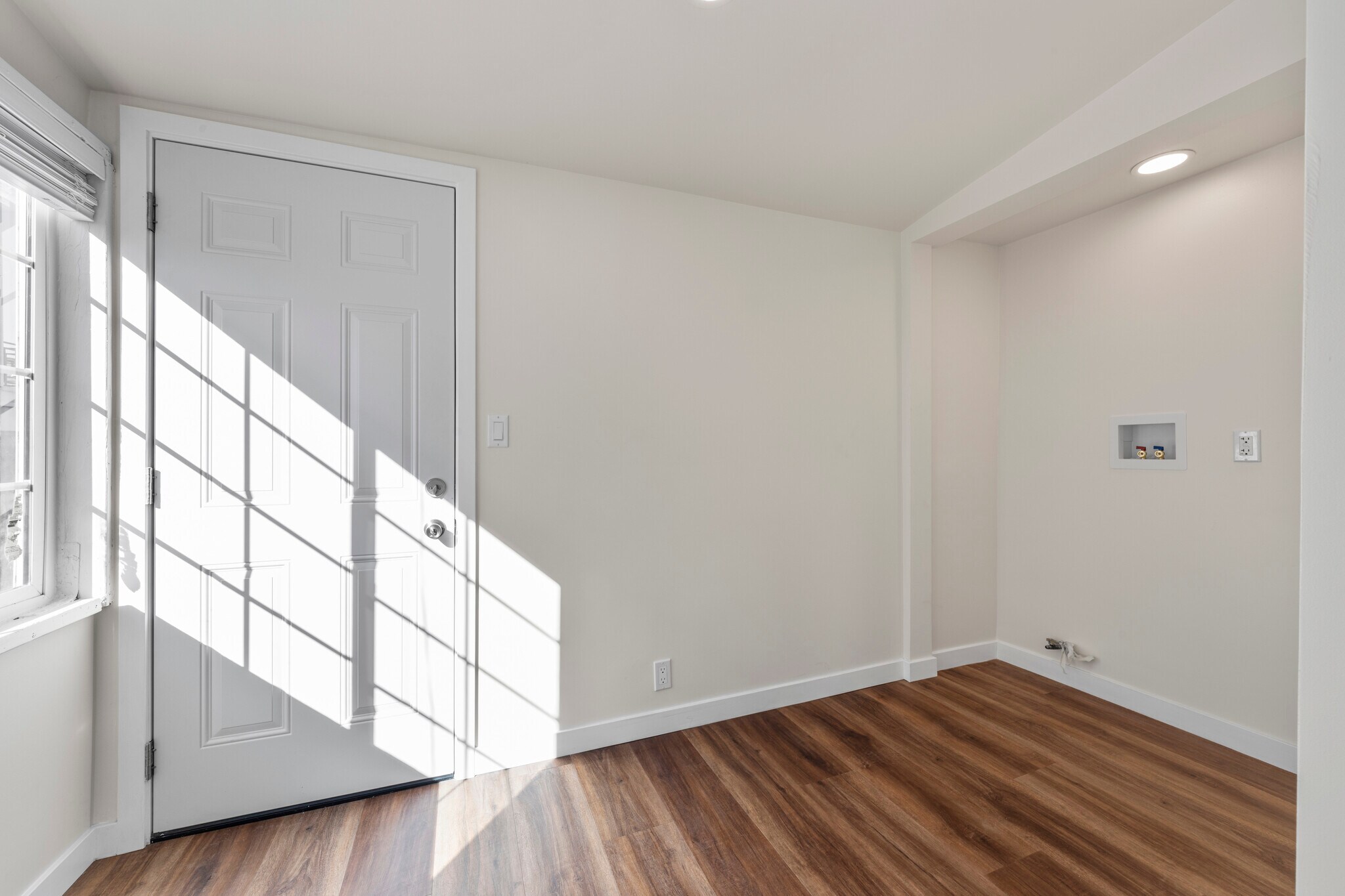 Building Photo - 1443 W 36th Pl