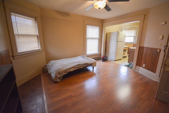 Building Photo - 209 S Pearl St