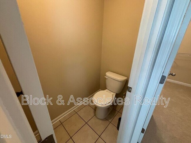 Building Photo - 4 White Spruce Ct