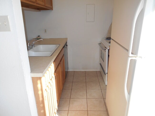 Building Photo - Cute 2/1 - Great area close to TTU!
