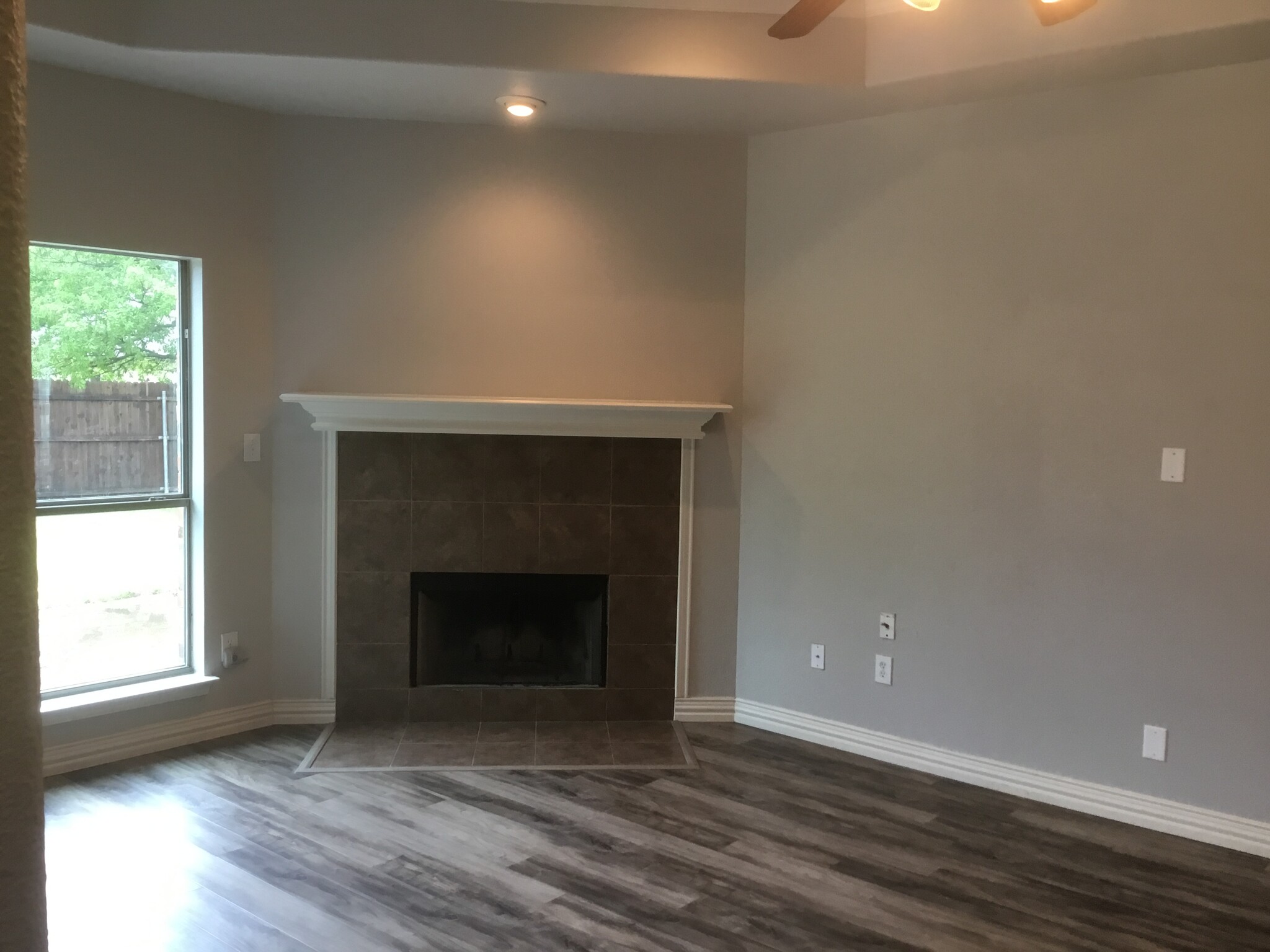 Building Photo - 502 Spring Dr