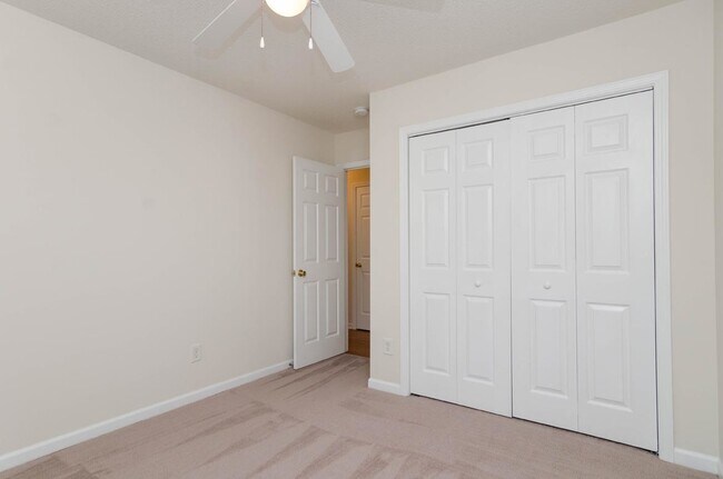 Building Photo - 7511 Old Oak Rd