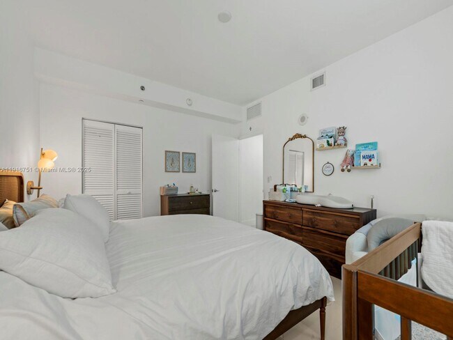 Building Photo - 950 Brickell Bay Dr