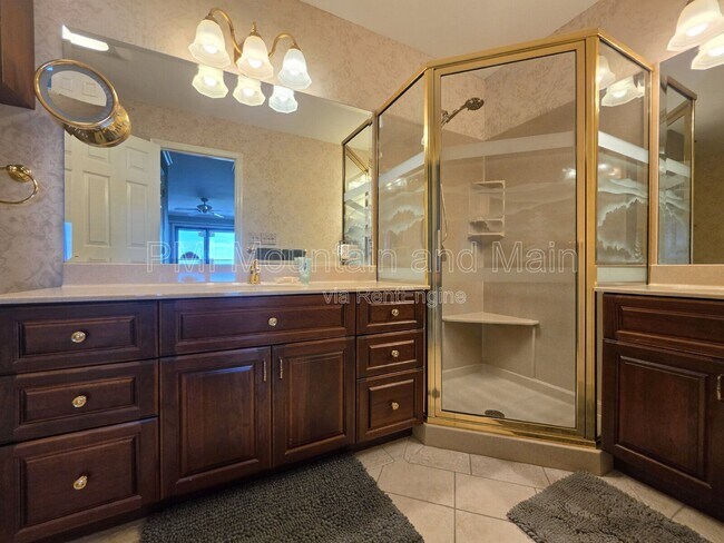 Building Photo - 1403 Fleetwood Plaza