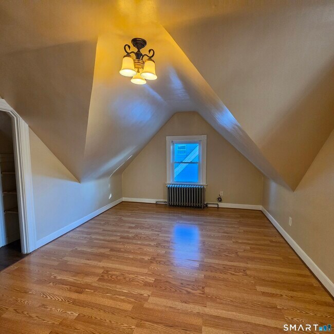 Building Photo - 142 Oakland Terrace