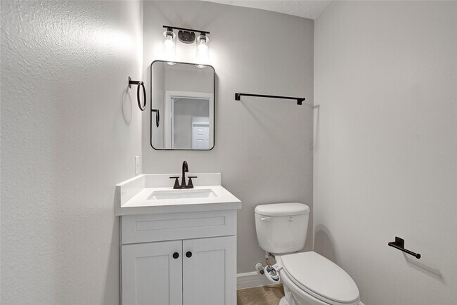 Building Photo - 5914 Shadow Creek Ct