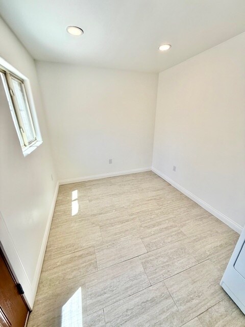 Building Photo - 4221 Broadmoor Ave NE