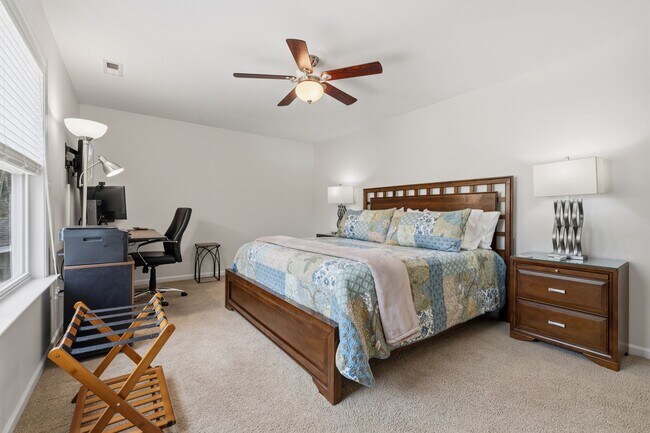 Building Photo - 3809 Stoneybrook Dr