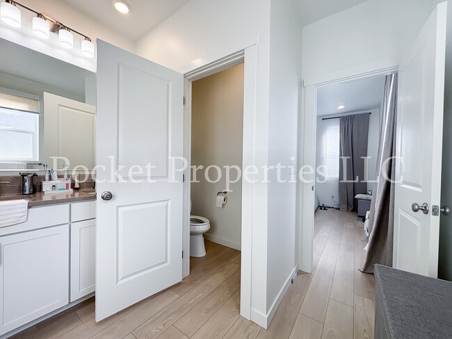 Building Photo - 577 W Norwich St