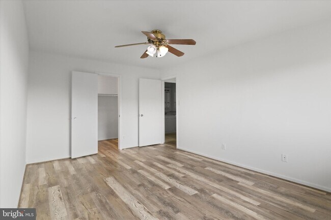 Building Photo - 214 Locust St SE