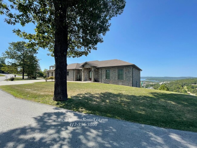 Building Photo - Stunning Executive Lake Home