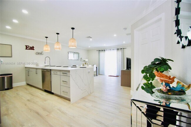 Building Photo - 244 NW 6th Ave