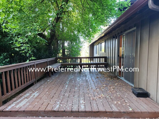 Building Photo - Beautiful 3 Bedroom Home in Southeast Eugene