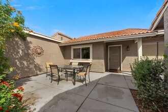 Building Photo - This beautifully appointed 3-bedroom, 2-bathroom condo seasonal rental Located in Leisure World A...