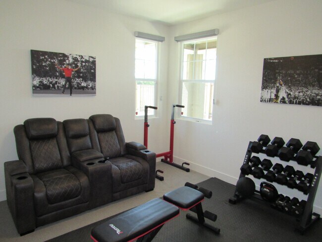 Building Photo - Gorgeous 4 Bed, 2.5 Bath Townhome in Prime Location near Downtown Livermore