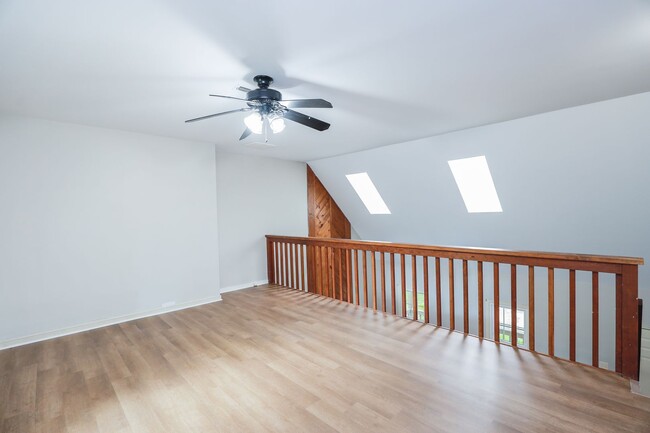 Building Photo - -- Available Now!  Spacious 4 Bed 2 Bath C...