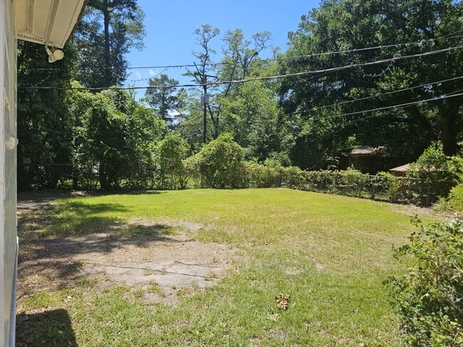 Building Photo - 104 Hutto Ct