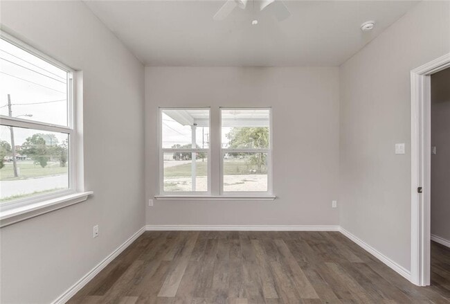 Building Photo - 412 Booth St