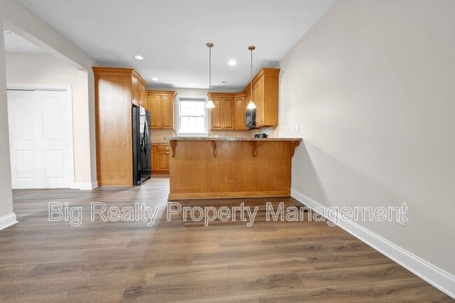Building Photo - 364 Prospect Ave