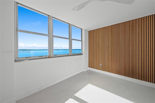 Building Photo - 999 Brickell Bay Dr