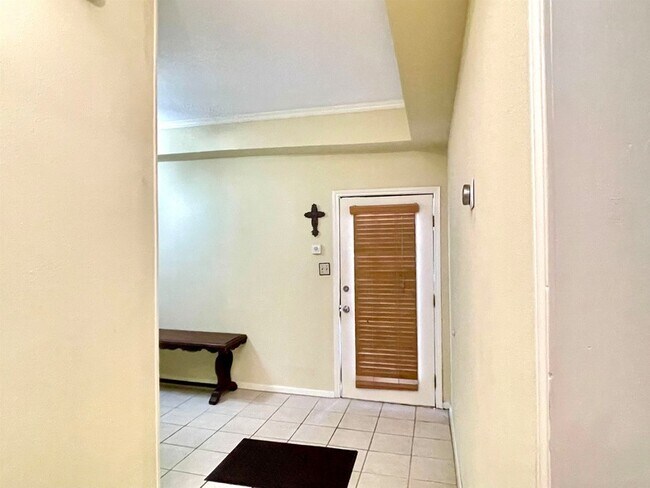 Building Photo - 406 Longshadow Road