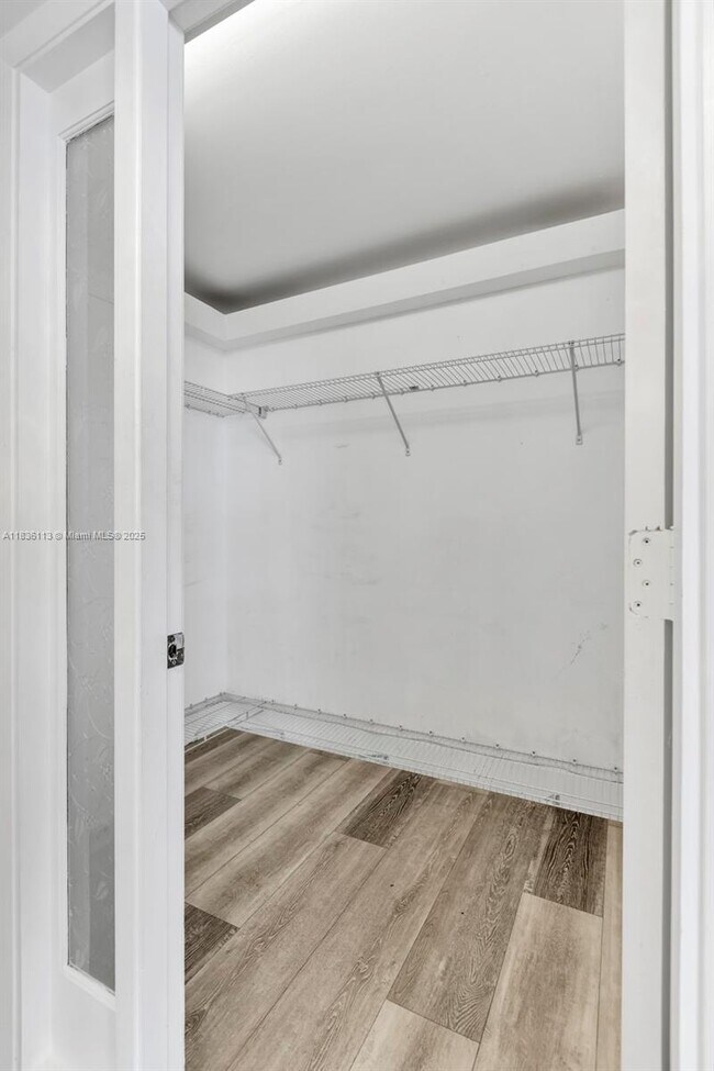 Building Photo - 600 NE 36th St