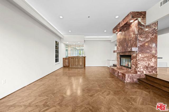 Building Photo - 224 S Palm Dr