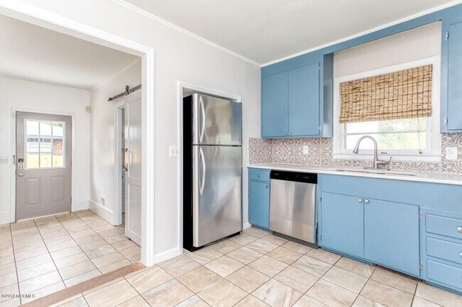 Building Photo - Students Welcome great 4 Bedroom House