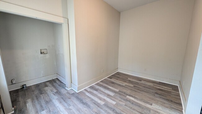 Building Photo - 3BR/2BA -- Deck, Separate Dining Room, In-Unit Laundry