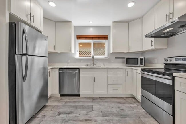Building Photo - 248 Encina Ave