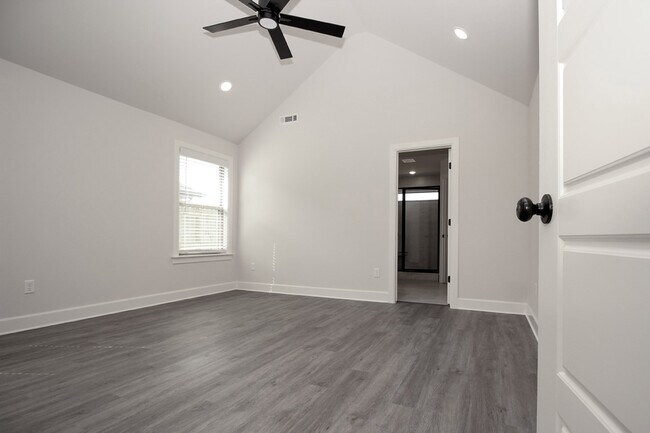 Building Photo - 1121 Monarch Rd