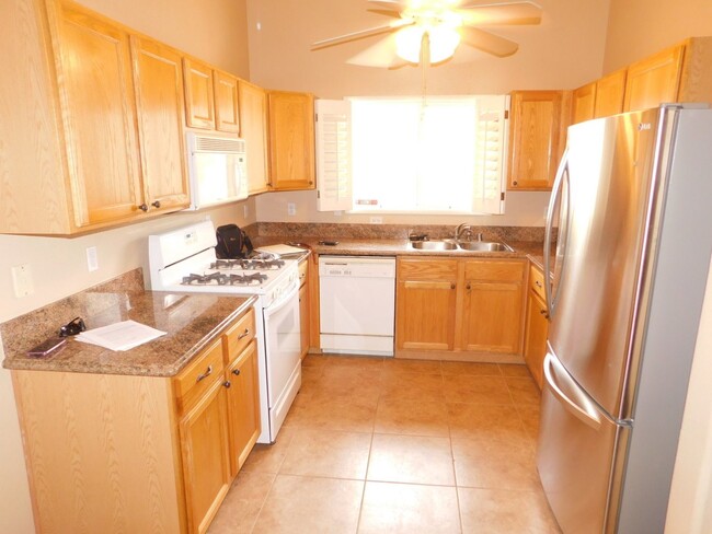 Building Photo - FURNISHED 2 Bed/2 Bath One Car Garage Upst...