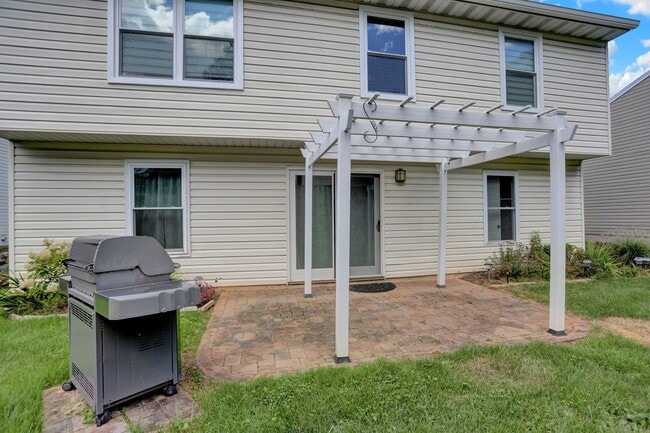 Building Photo - Charming Home with Modern Upgrades and Out...