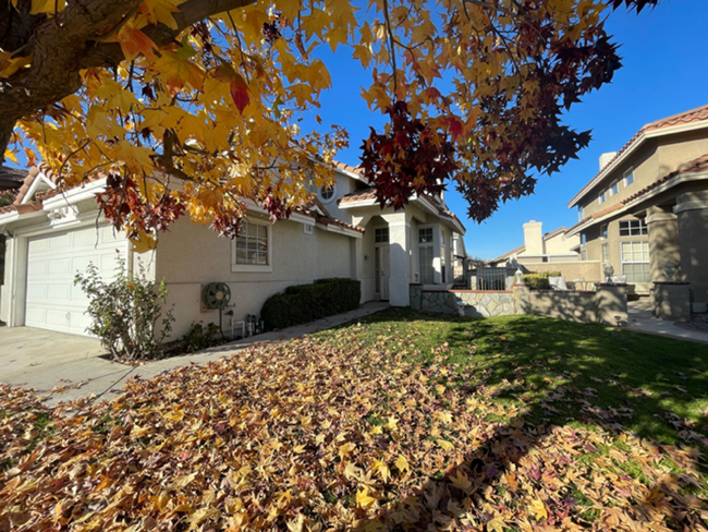 Building Photo - 2 Story- 3 bedroom and 2.5 bath Home