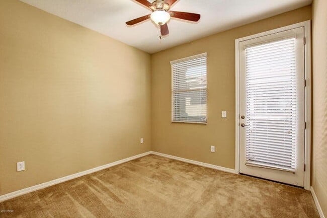 Building Photo - 3 BDRM W/DEN TOWNHOUSE IN PHX