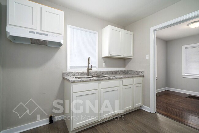 Building Photo - 1636 31st St SW