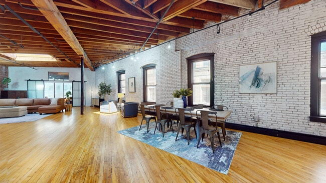 Building Photo - 19 Stanhope St