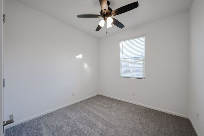 Building Photo - ONE MONTH RENT FREE!! NEW 5 BEDROOM 3 BATHROOM HOME AVILABLE FOR RENT!