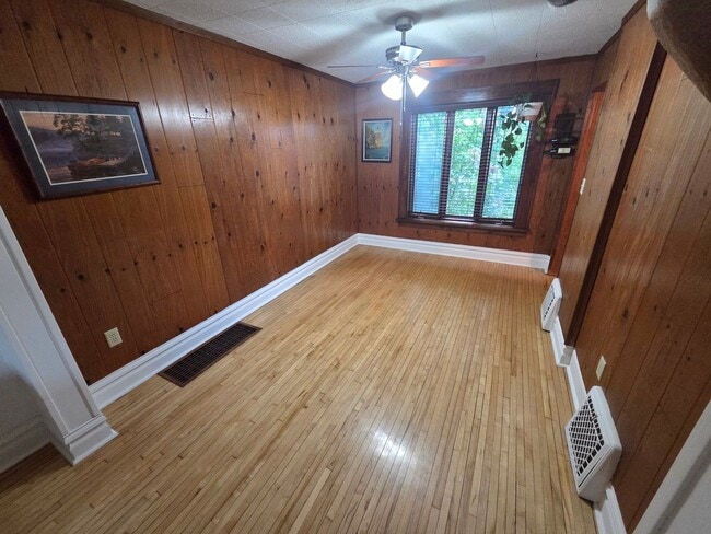 Building Photo - Available July 1st! Single family home with fenced-in backyard!