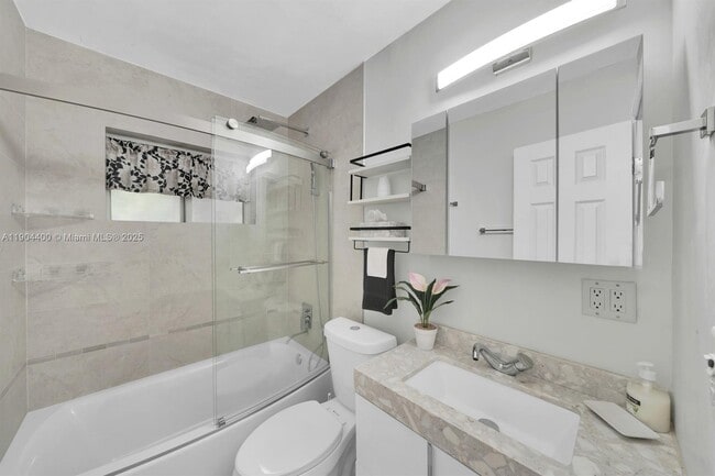 Building Photo - 1610 SW 30th Pl