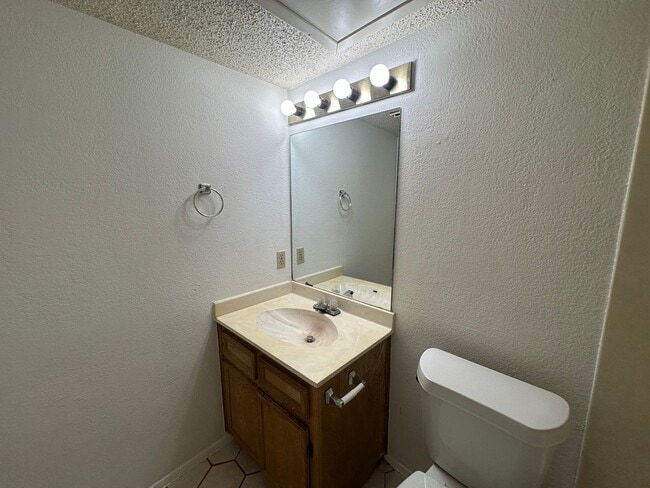 Building Photo - 1/1 Apartment in Hyde Park