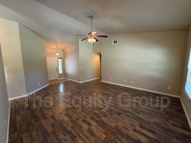 Building Photo - 3316 W Wren Ave