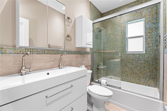 Building Photo - 5865 SW 48th St