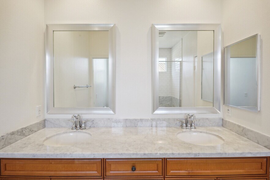 Building Photo - 5858 Levi Ln